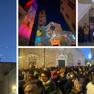 Si accende il Natale nella Città delle Torri e come per magia “Albenga s’illumina d‘immenso”