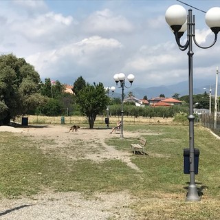 Albenga, terminato il restyling dell'area canina in viale 8 Marzo