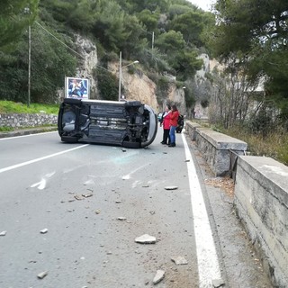 Borghetto, sbanda e si ribalta nelle curve di Capo Santo Spirito