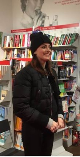 Savona &quot;in coda&quot;: anche per Annalisa alla Feltrinelli Point (FOTO e VIDEO)