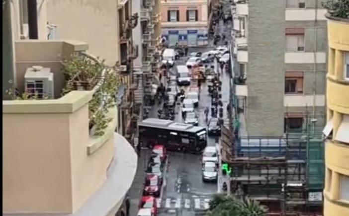 Autobus bloccato tra via dei Mille e via Poggi. Scaramuzza (Lega): &quot;Quando ci sarà il doppio senso cosa succederà? Una follia&quot;