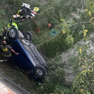 Cairo, auto cade da un ponte in località Ville: mobilitato l'elicottero Grifo (FOTO)