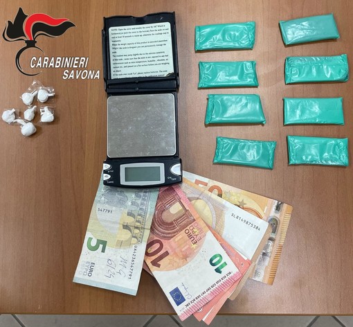 Trovato in possesso di hashish e cocaina, arrestato dai Carabineri di Savona