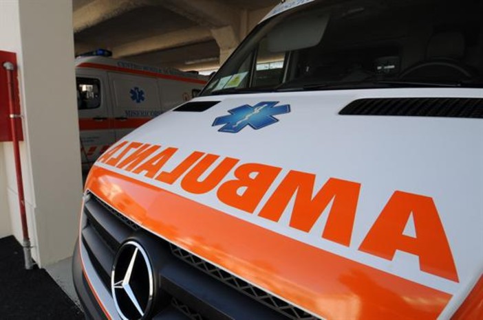 Savona, tamponamento tra auto sul lungomare Matteotti: due feriti al San Paolo