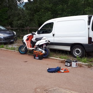 Alassio, ballavano sulle auto in sosta in zona Regione Pontino: sei ragazzi identificati dalla radiomobile