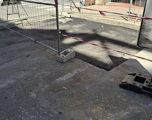 Albenga, interventi di risistemazione degli attraversamenti pedonali con asfaltature e nuova segnaletica