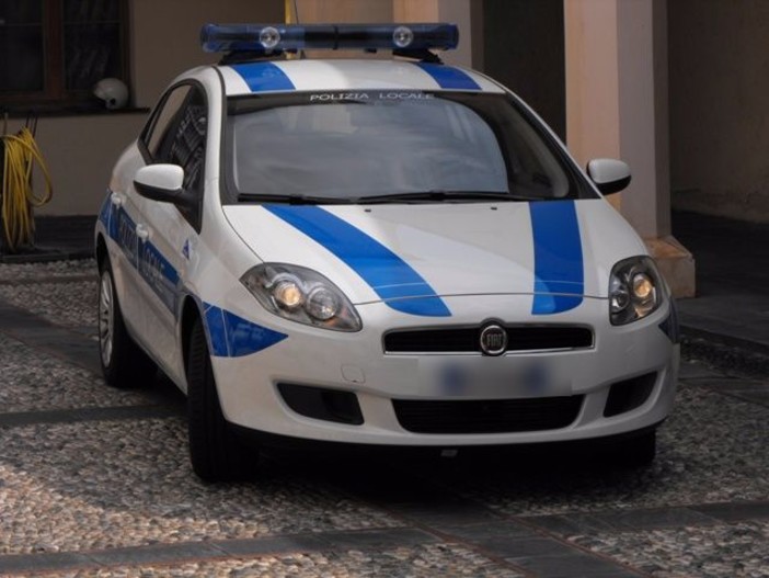 In giro per Albenga con la droga nascosta negli slip: marocchino arrestato dalla polizia locale