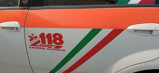 Albenga, scontro auto-moto in via Paccini: centauro in codice rosso al Santa Corona