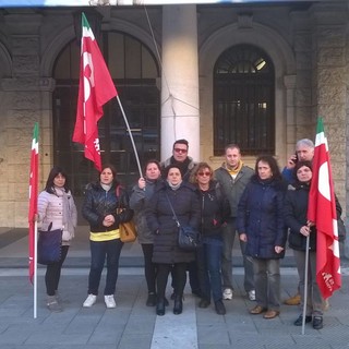 Savona: addetti alle pulizie del Comune in protesta in Piazza Sisto