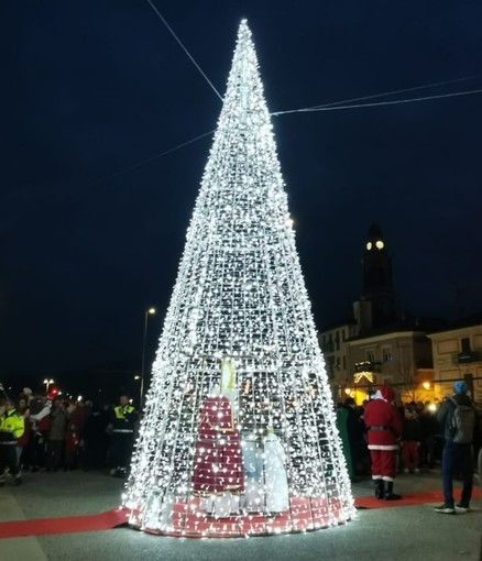 Cairo accende l'albero di Natale