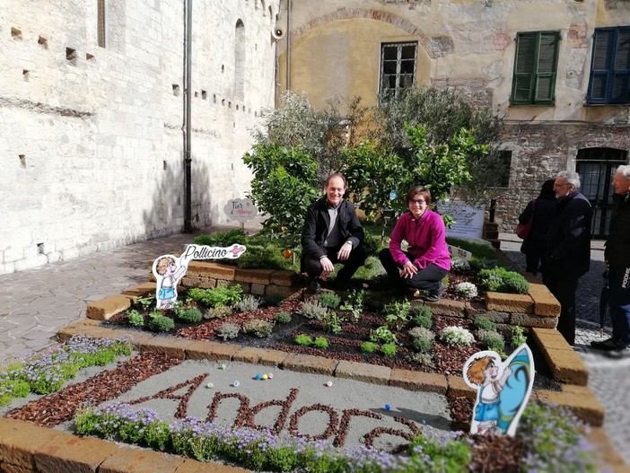 Andora a Fior d'Albenga con un'aiuola che ha come testimonial Pollicino