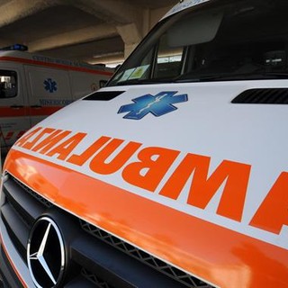 Ssvona, scontro auto-moto in via Piave: giovane trasportato in codice giallo all'ospedale