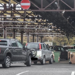 Savona, lunga fila di auto per effettuare il tampone a Pilalunga (FOTO)