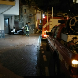 Incendio in un appartamento in via Amendola a Savona