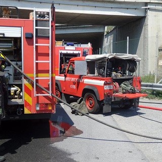 Brucia alcune sterpaglie: incendio in prossimità del casello di Albenga