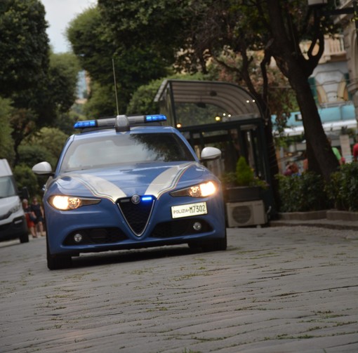 Tenta di rubare un'auto in un parcheggio privato: arrestato dalla Polizia 19enne ad Alassio