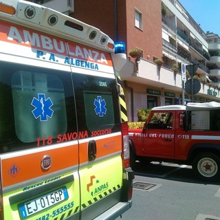 Albenga. Auto si ribalta, conducente in codice giallo