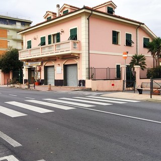 Il luogo dove si è verificato il sinistro sulla via Aurelia, all'ingresso di levante di Pietra Ligure