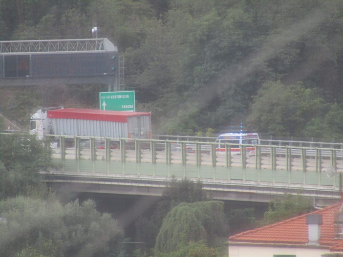 Incidente sull'A10 tra Albissola e Savona: nessun ferito ma code per 3 km, un'ambulanza bloccata nel traffico