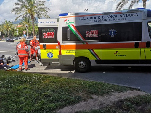 Scontro tra un'auto e una moto a Pietra Ligure