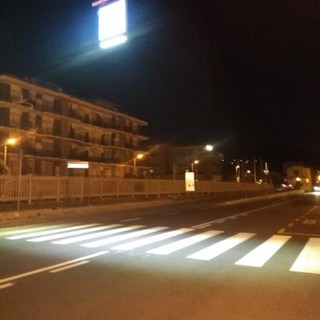 Pietra Ligure, attraversamenti pedonali illuminati a led lungo la via Aurelia