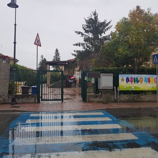 Albenga, aule dell’asilo nido fredde: le mamme protestano