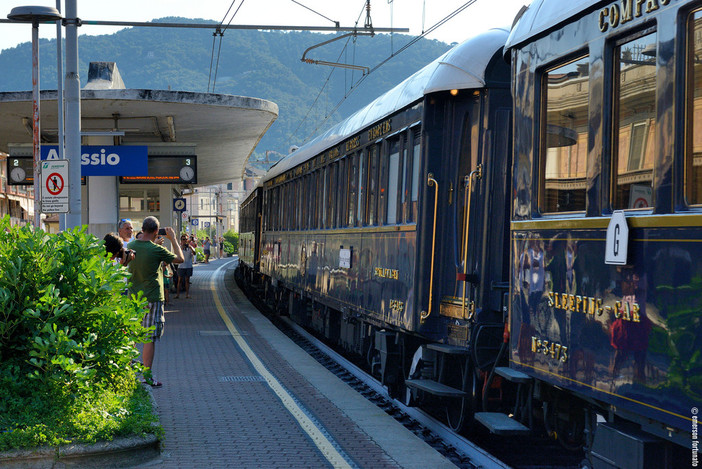 Alassio saluta il passaggio dell’Orient Express