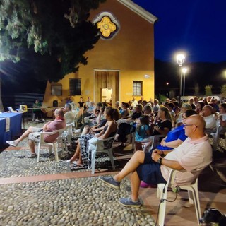 Villanova d’Albenga, “Autori a Bossoleto”: la rassegna letteraria continua con i gialli di Pupi Bracali