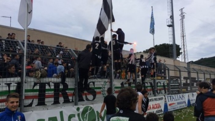 L'Albenga Calcio torna in Promozione e la gioia dei tifosi ferma la città delle Torri