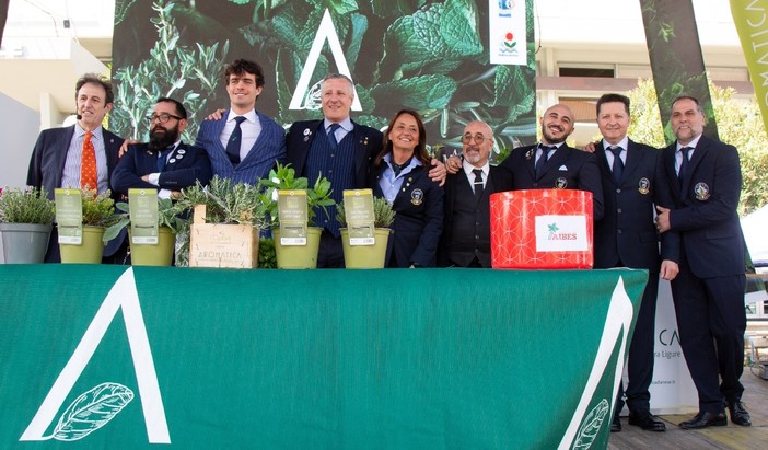 Aromaticocktail, trionfa il savonese Matteo Calcagno con il drink &quot;Vento di Ponente&quot;