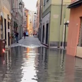 Albissola, si allagano alcune attività in via Repetto. Sindaco Nasuti: &quot;Nel pomeriggio proveremo ad aprire la barra del rio&quot;