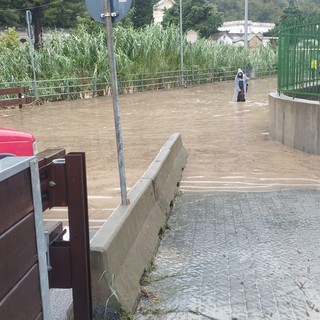 Il maltempo imperversa anche nel Finalese: Pora sopra ai livelli, allagamenti tra Borgo e Perti