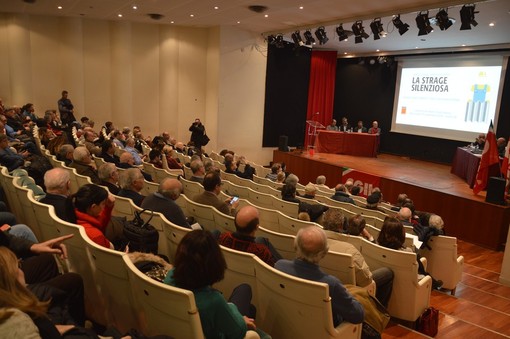 Amianto, lavoro e malattia: il racconto della &quot;Strage silenziosa&quot; nel libro di Zinola e Grasso