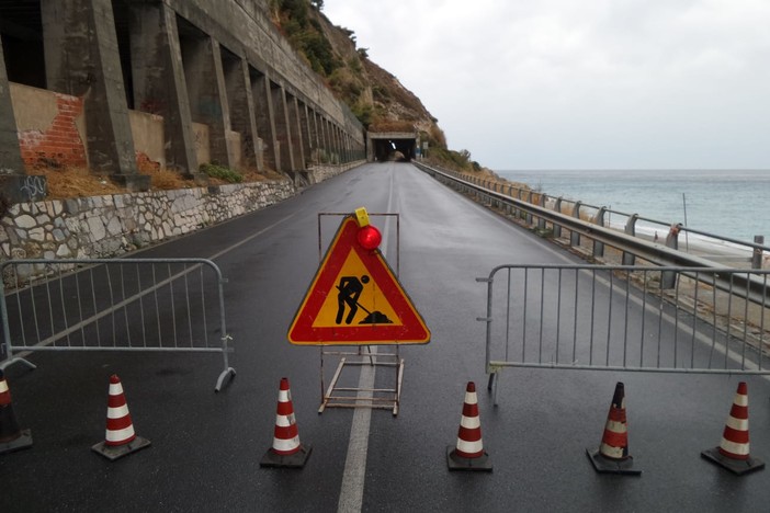 Noli, Aurelia chiusa per frana. Giampedrone: &quot;Domani (lunedì 27 settembre) sarà valutata la possibile riapertura&quot;