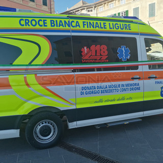 Finale, sbatte sugli scogli dopo un tuffo in mare: codice giallo al Santa Corona