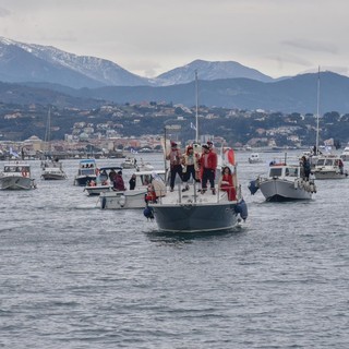 Savona, dopo due anni di stop per il Covid Cicciolin torna a sbarcare dalla Torretta: il sindaco gli consegna le chiavi della città