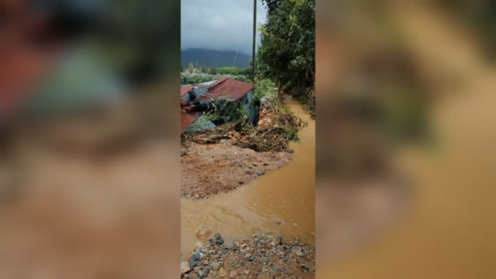 Piogge torrenziali ad Albenga, crolla un argine del rio Fasceo