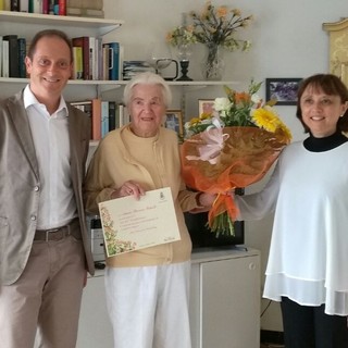 100 anni per la signora Anna Therese Schott, da 50 anni turista ad Andora (FOTO)