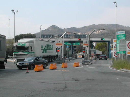 Chiusura notturna A10 tra Albisola e Savona, caos viario nell'albisolese