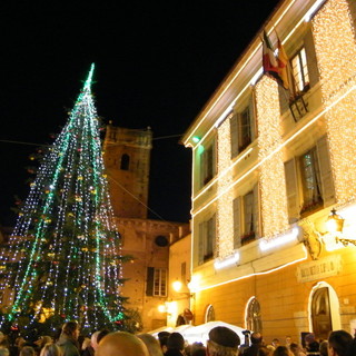 Albenga, albero di Natale spento la notte del 25 dicembre in memoria del piccolo Alessandro Vullo