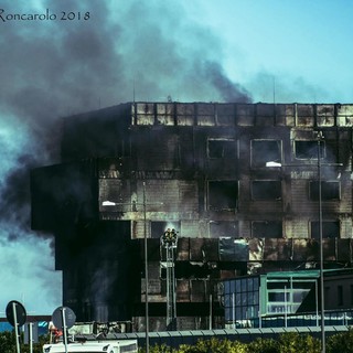 Paura a Savona: va a fuoco il palazzo dell'Autorità Portuale. Evacuati i lavoratori (FOTO e VIDEO)