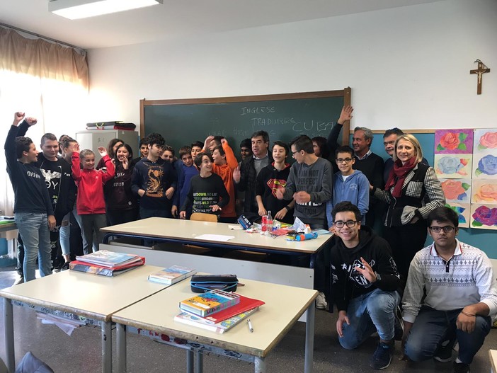 Albenga, gli alunni della scuola di via degli Orti imparano la raccolta differenziata