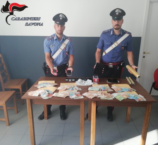 Alassio, in possesso di cocaina, materiale per il confezionamento e denaro: arrestati dai carabinieri (FOTO)