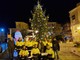 Il Natale della Protezione Civile di Finale si illumina con l'albero allestito dai volontari