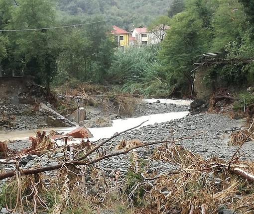 Savona, crolla un ponte al Santuario, isolata una famiglia: &quot;Intervenga il genio militare, una donna è bloccata a letto con la bombola dell'ossigeno che sta scadendo&quot; (FOTO E VIDEO)