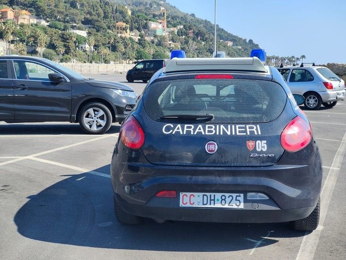 Furti in appartamento, i carabinieri arrestano due nomadi