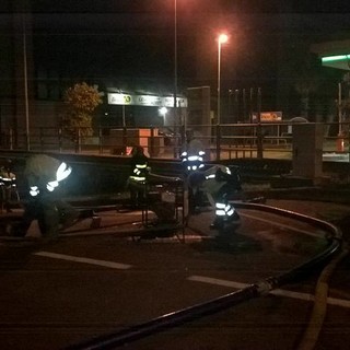 Albenga: garage e parcheggi allagati, terminate questa notte le ultime operazioni per liberare garage allagati