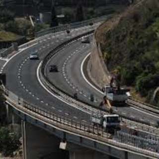 Autostrade, Toti a Pd: &quot;Se pensano di fare  campagna elettorale mettendo in ginocchio i liguri con il blocco delle autostrade si sbagliano&quot;