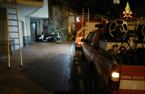 Incendio in un appartamento in via Amendola a Savona