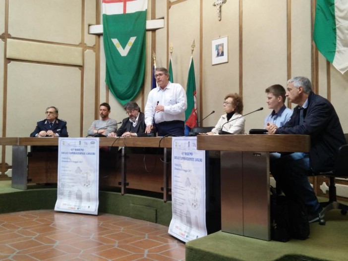 Foto conferenza stampa presentazione dal profilo Facebook del sindaco Bozzano